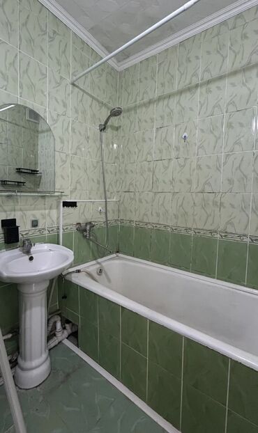 квартиры в бишкеке 106 серии купить: 3 комнаты, 61 м², 106 серия, 4 этаж, Старый ремонт