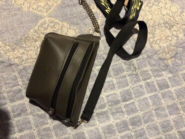 Çiyin çantası, Dior, İşlənmiş