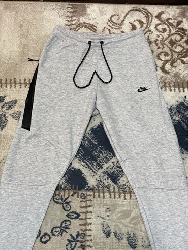 мед одежда: Мужские брюки, M (EU 38), Nike, Новый, цвет - Серый, Самовывоз, Платная доставка