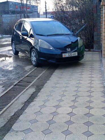 нива 2010: Honda Fit: 2010 г., 1.5 л, Вариатор, Бензин, Хэтчбэк