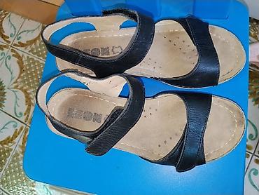 croks papuce: Ženske sandale na punu petu, broj 36. - Boja: crna - Gornjište — 1
