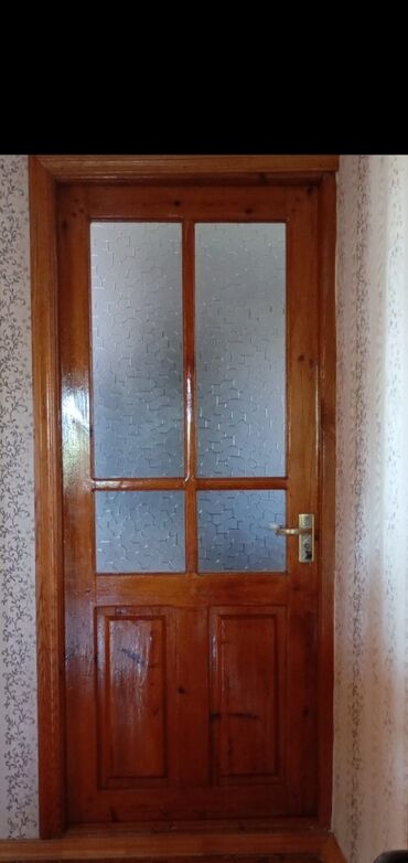 işlənmiş pəncərələr: Qapı 4 ədəd birinin pəncərəsi yoxdur