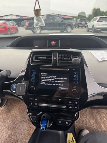 Toyota: Toyota Prius: 2018 г., 1.8 л, Типтроник, Гибрид, Седан
