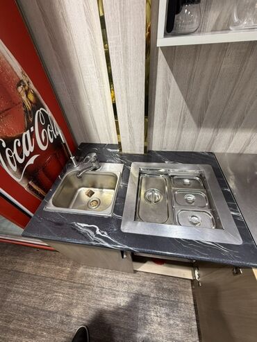 холодильный стол: Встраиваемый охлаждаемый гастроузел для линии раздачи/фастфуда с