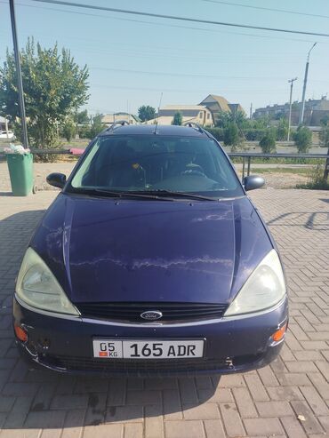 машина алам рассрочкага: Универсал Ford Focus в темно-синем цвете, оснащенный багажными