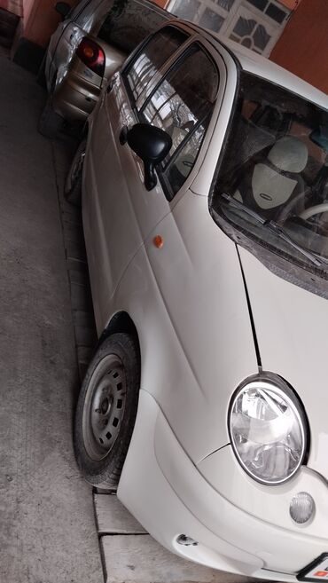 Другие автомобили: Компактный хэтчбек. Кузов и экстерьер: - 5-дверный кузов, светлый — 11