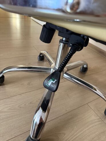 Ofis və oyun kresloları: Təkərli, Qolları tənzimlənmir, Süni dəri — 3