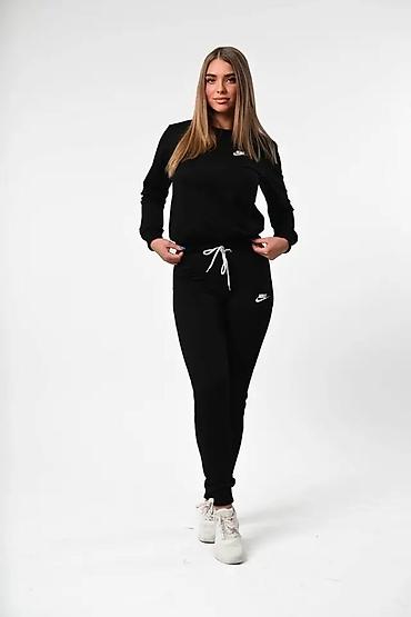 ring: Ženski Nike komplet trenerke – gornji deo i donji deo u crnoj boji - — 1