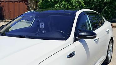 kia radiator: Kia K5 sedan – ağ rəng, aerodinamik kuzov və LED arxa işıqlar. GDi — 6