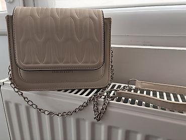 stradivarius s: Torba preko ramena Charles & Keith - Model: mala crossbody/ramena — 1