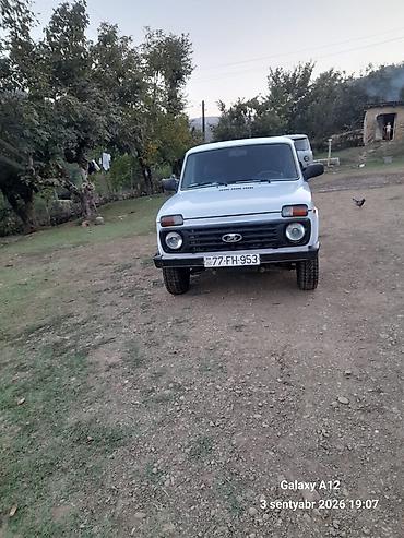 prado güzgü: LADA Niva (3 qapı) – ağ rəng, 4x4 ofroud krossover/SUV. Texniki — 6