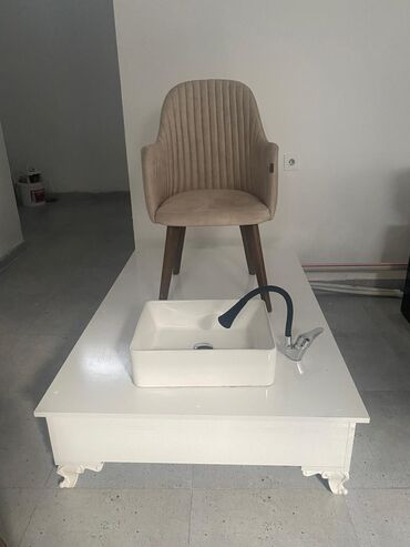 nizami caspian plaza: İşlənmiş, Pedikür kreslosu