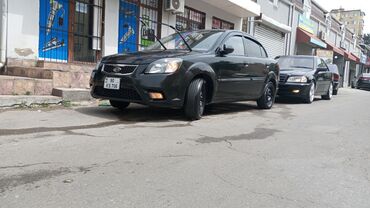 Kia: Kia Rio: 1.4 l | 2010 il Sedan — 4