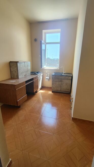 Uzunmüddətli kirayə mənzillər: Komsamol dairesinde. piyada keçidin yanında. 24 saat oba marketin — 8