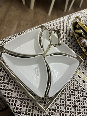 Tort və şiriniyyat qabları: Tort və şiriniyyat qabı, rəng - Ağ, Farfor, Yaponiya