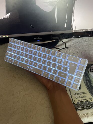 Digər kompüter aksesuarları: 🧿 Keylux V200 Klaviatura 🔹 Şık və RGB işıqlı dizayn 🔹 Klaviatura — 10