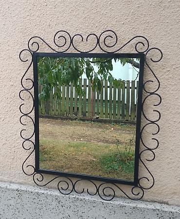 Prodajem ogledalo sa ramom od gvožđa ( L 20x20 mm ). Spoljašnji