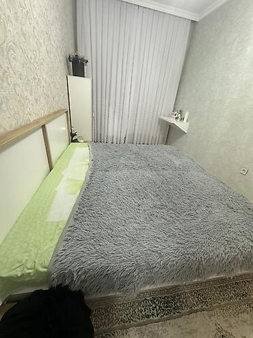 Örtüklər: Ağ range yataq yaninda komodinle birlikde 2kisilik yataq — 3