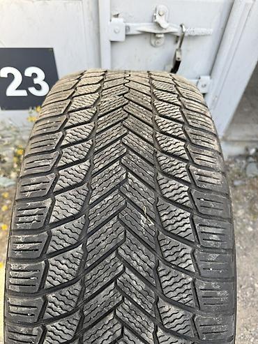 Продам комплект Зимних шин фирмы Michelin Состояние видно на фото