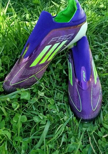 красовки футболный: Футбольные бутсы без шнурков F50. Характеристики: - Размер: US 9.5 /