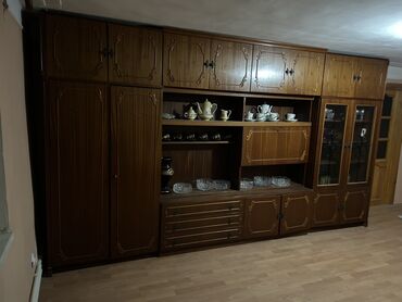 darvaza qapi: İşlənmiş, Açılan, 6 qapı Düz dolab, Servant, Rusiya