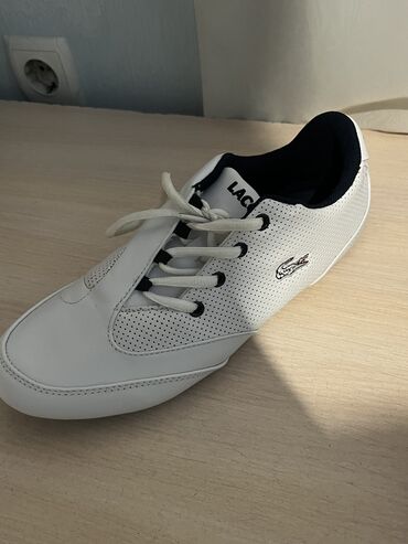 рабочая обувь: Продаю кроссовки Lacoste,новые размер 40-41