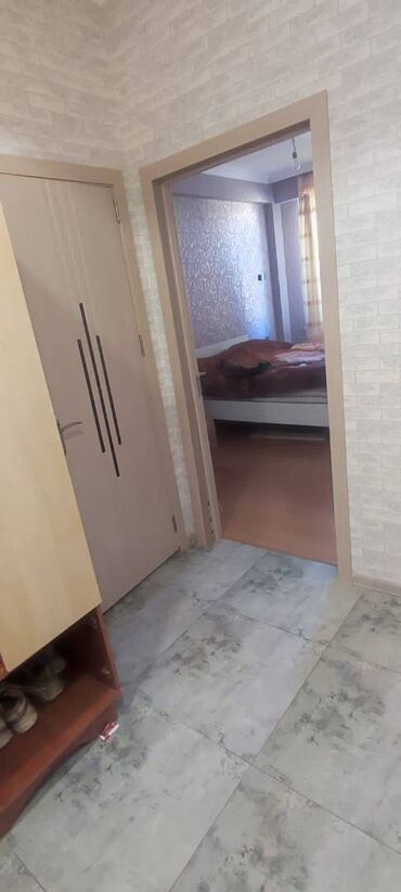 Uzunmüddətli kirayə mənzillər: Mənzil tam əşyalı kirayə verilir. 14.12 mərtəbə, 58 kv, 1 otaq, (1-2 — 10