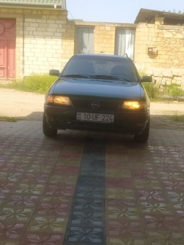 kirdit masin: Opel Astra: 1.6 l | 1995 il | 400454 km Universal