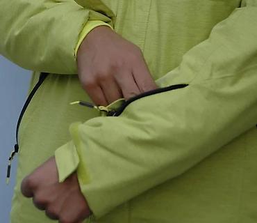 burbery duks: Predstavljamo mušku jaknu u kombinaciji tamnoplave i svetlozelene — 7