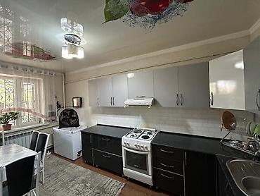 Продажа коттеджей и домов: Продаётся 2х этажный дом !!! 📍 Район:Пишпек, начало ж/м Ак Орго — 12