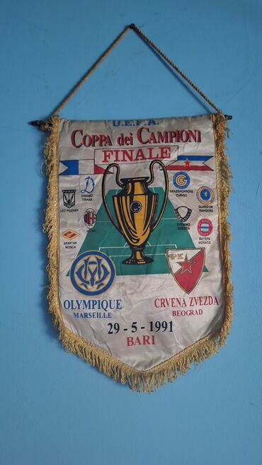 Ostali predmeti za kolekcionarstvo: Zastavice koje su mogle da se kupe 91' na utakmici finala Kupa