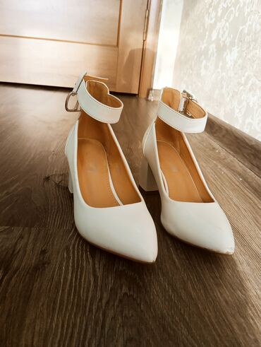 женский ботинка: Туфли 34, цвет - Белый