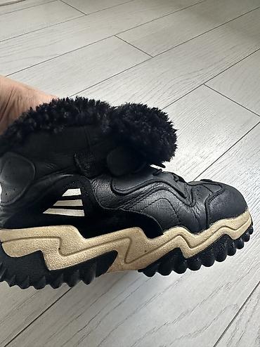 Кроссовки и спортивная обувь: Пара черных кед Converse All Star с белыми шнурками и белыми — 16