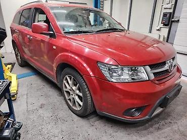 Auto delovi, gume i tjuning: Fiat Freemont kompletan auto u delovima crveni. Fiat Freemont — 9