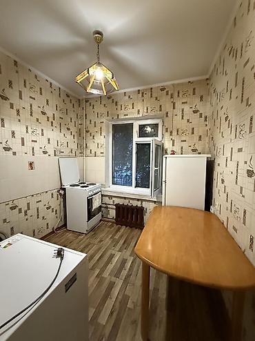 15: 2 комнаты, 50 м², 11 мкр 105 серия, 1 этаж, Требуется ремонт — 4