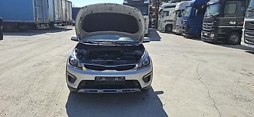 Kia: Kia Rio X-Line, gümüşü rəng, şəhər-krossover üslubunda hatchback — 10