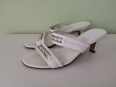 Women's Footwear: Salvatore Ferragamo πολύ καλή κατάσταση, Μέγεθος 7 B, το μέγεθος