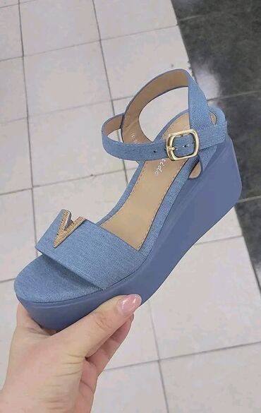 plave platforme: Sandale