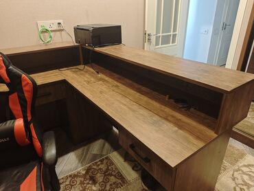 Ofis masaları: Yeni, Dördbucaq masa