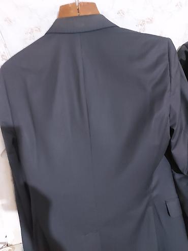 Kişi geyimləri: Kişi kostyumu M tünd boz rəng.30m. man.satmaq istərəm — 2