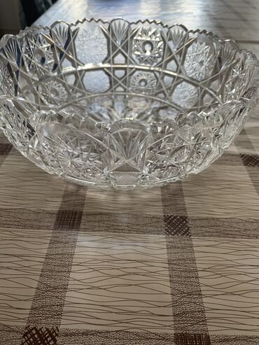 Посуда: Продаю чешский хрусталь, б-у в отличном состоянии. Вазы все разного — 28