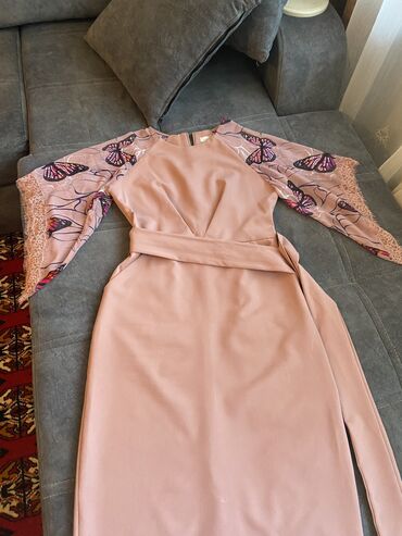 вечернее платье изумрудного цвета: Платье пудрового цвета размер 46