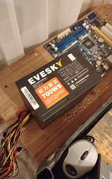 qrafik planşet satilir: Qida bloku 700 W, Yeni