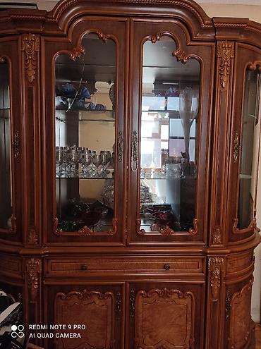 salon dolab: Klassik üslubda massiv ağacdan hazırlanmış qonaq otağı mebel dəsti — 2