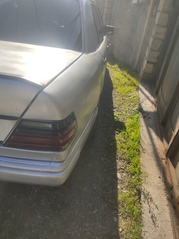 Mercedes-Benz: Mercedes-Benz W124: 2.3 l | 1989 il Sedan — 7