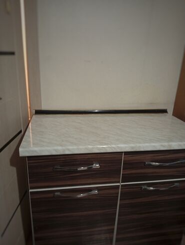 кухенный стол: ПРОДАЮ СТОЛ -СТОЛЕШНИЦУ ДЛЯ КУХНИ 5800 СОМ Дизайн: Современный