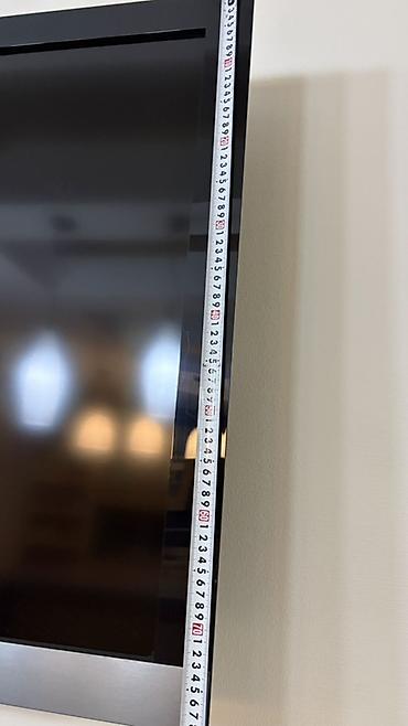 сломан экран: Телевизор Samsung изогнутый, диагональ экрана около 55" (примерные — 7