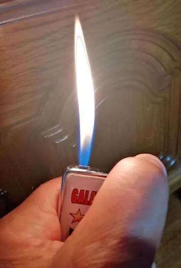 Upaljači i prateća oprema: Pljosnati upaljač GALATASARAY 1905 I8x5cm!. Ispravan. Prelep upaljač — 9