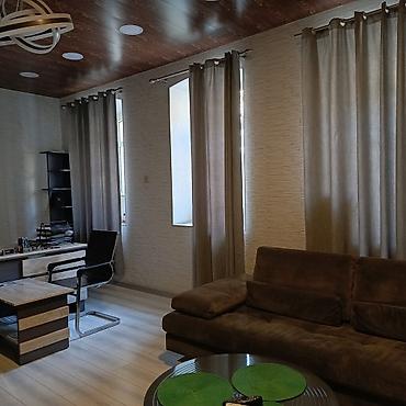 İcarəyə ofislər: Icarəyə verilir – kiçik ofis sahəsi Ünvan: mərkəzi küçəboyu piyada — 9