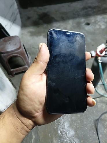 iphone s6: IPhone 11, Qara, Qırıq — 1
